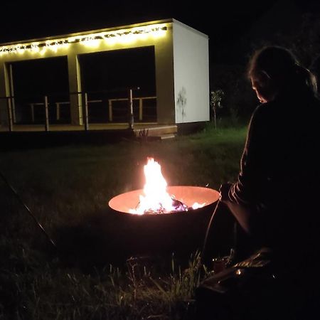 Ranch 66 - Moderni Tiny House Black Swallow Ve Stylu Route 66 Se Saunou A Bazenem Tršice Esterno foto