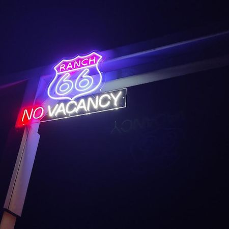 Ranch 66 - Moderni Tiny House Black Swallow Ve Stylu Route 66 Se Saunou A Bazenem Tršice Esterno foto