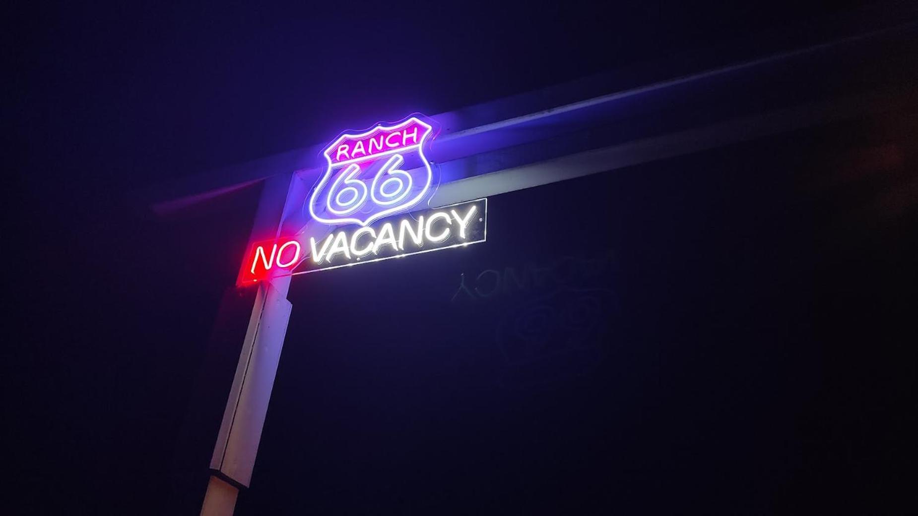 Ranch 66 - Moderni Tiny House Black Swallow Ve Stylu Route 66 Se Saunou A Bazenem Tršice Esterno foto